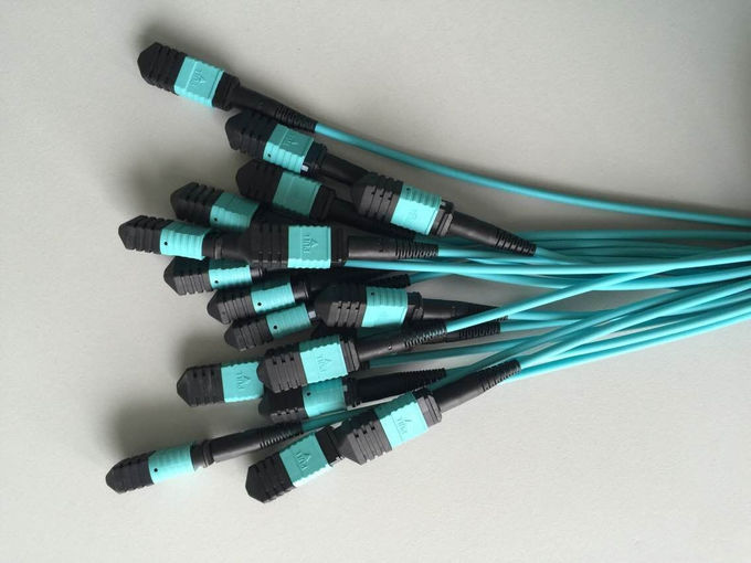 FC Ke MPO Patch Cord Single Mode Splitter Rugi Penyisipan Rendah Warna Biru